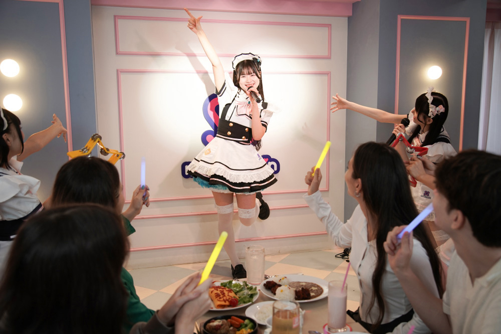 ライブパフォーマンスで輝くめいどりーみんのメイドキャスト